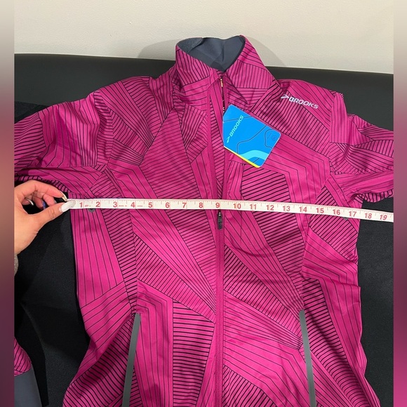 🔥Brooks Run Happy 1 Jacket🔥 - Picture 3 of 9